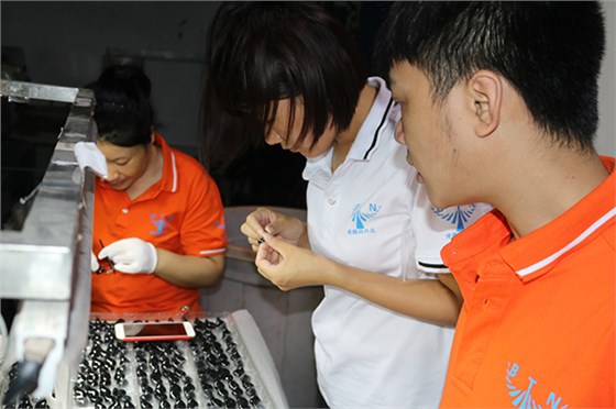 深圳塑膠模具制造廠——博騰納如何做好藍(lán)牙耳機(jī)模具？