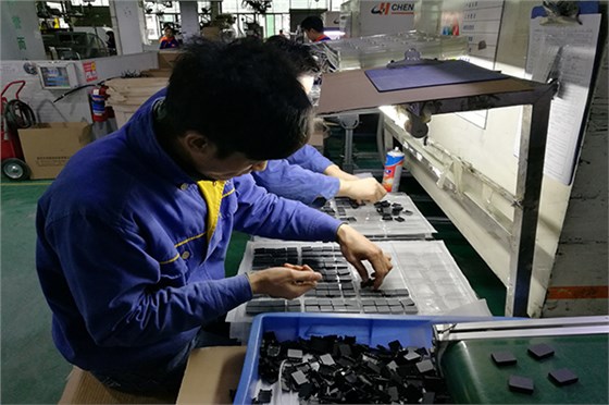 選擇藍(lán)牙耳機(jī)模具廠——開模前您需要了解這個(gè)！