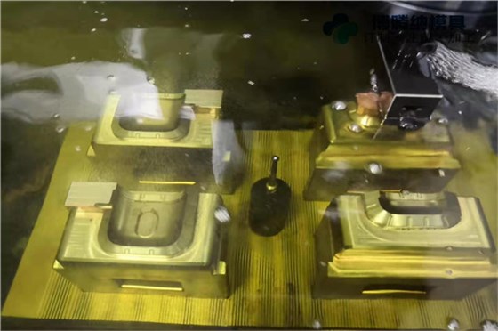 博騰納藍(lán)牙耳機(jī)模具廠，12道QC質(zhì)檢工序品質(zhì)有保障