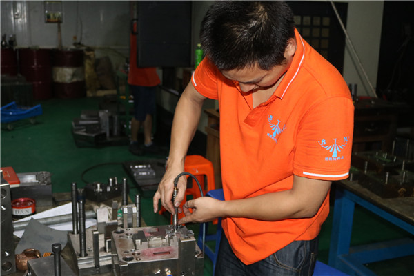深圳博騰納塑膠模具廠——12道質(zhì)檢工序，品質(zhì)有保障