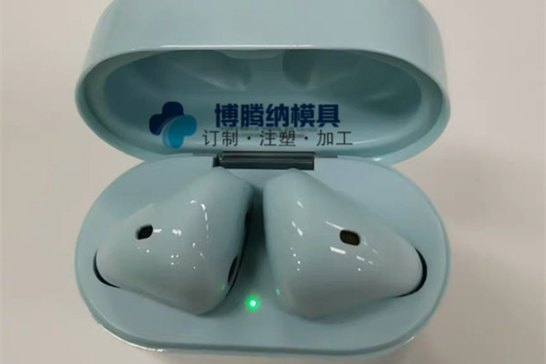 深圳TWS藍牙耳機模具：博騰納獨家專利，有分模線但你看不見！